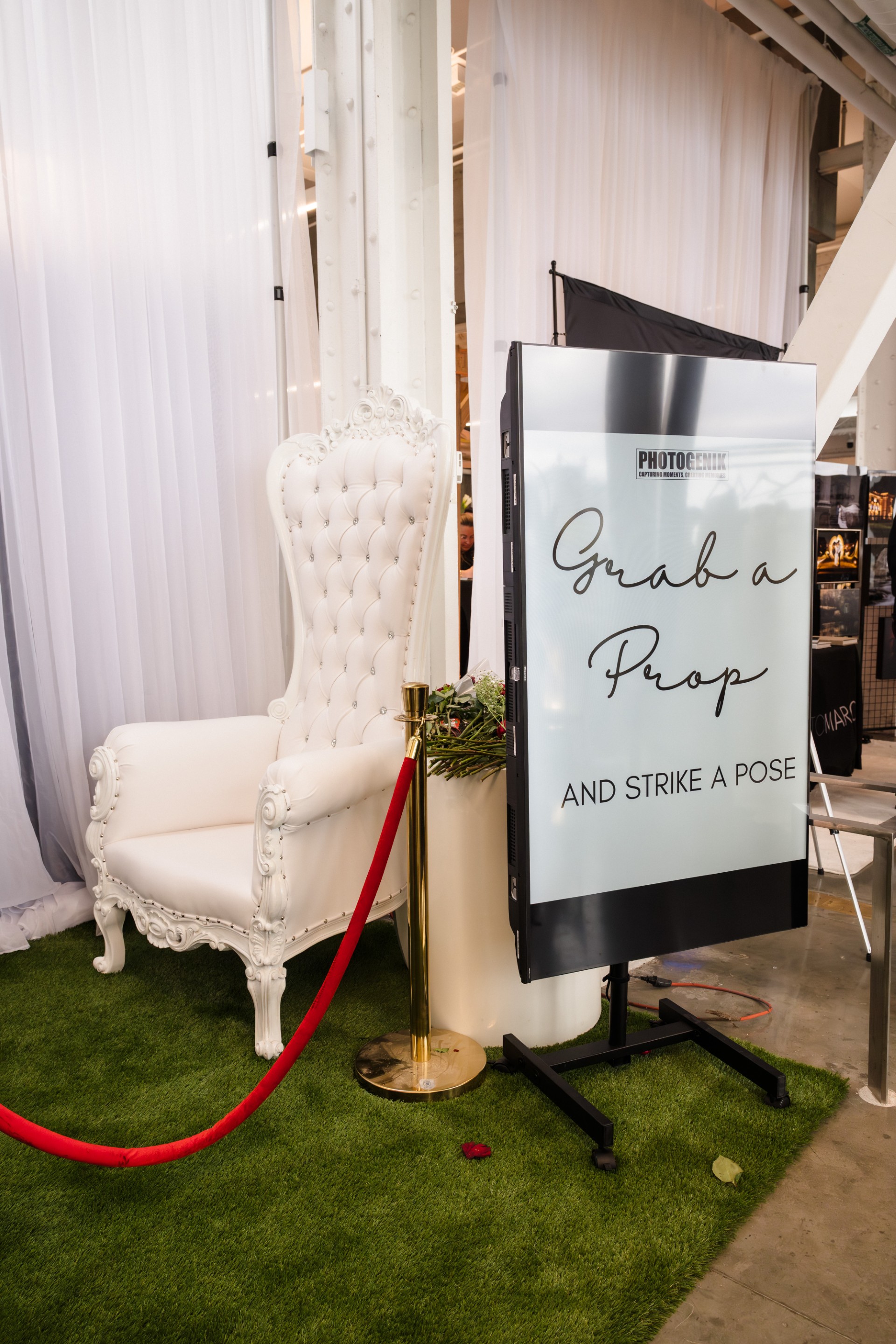 Wedding photobooth moment